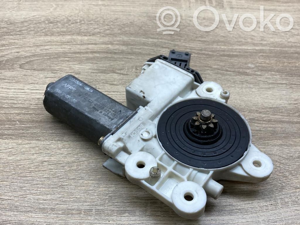 Toyota Avensis T250 Motor del regulador de la ventanilla de la puerta delantera