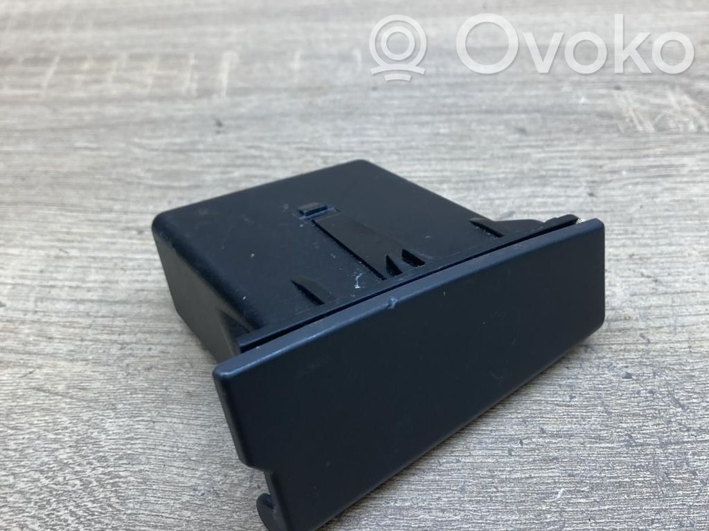 Volkswagen Polo IV 9N3 Scrumieră portieră spate 