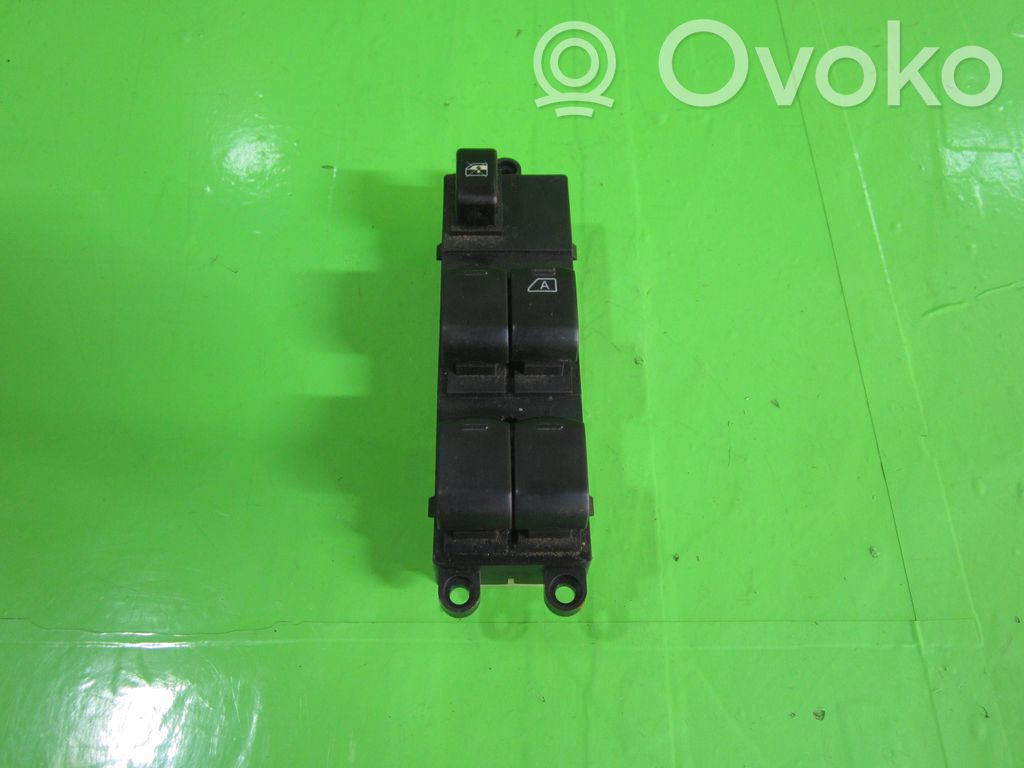 Nissan Qashqai Electric window control switch 