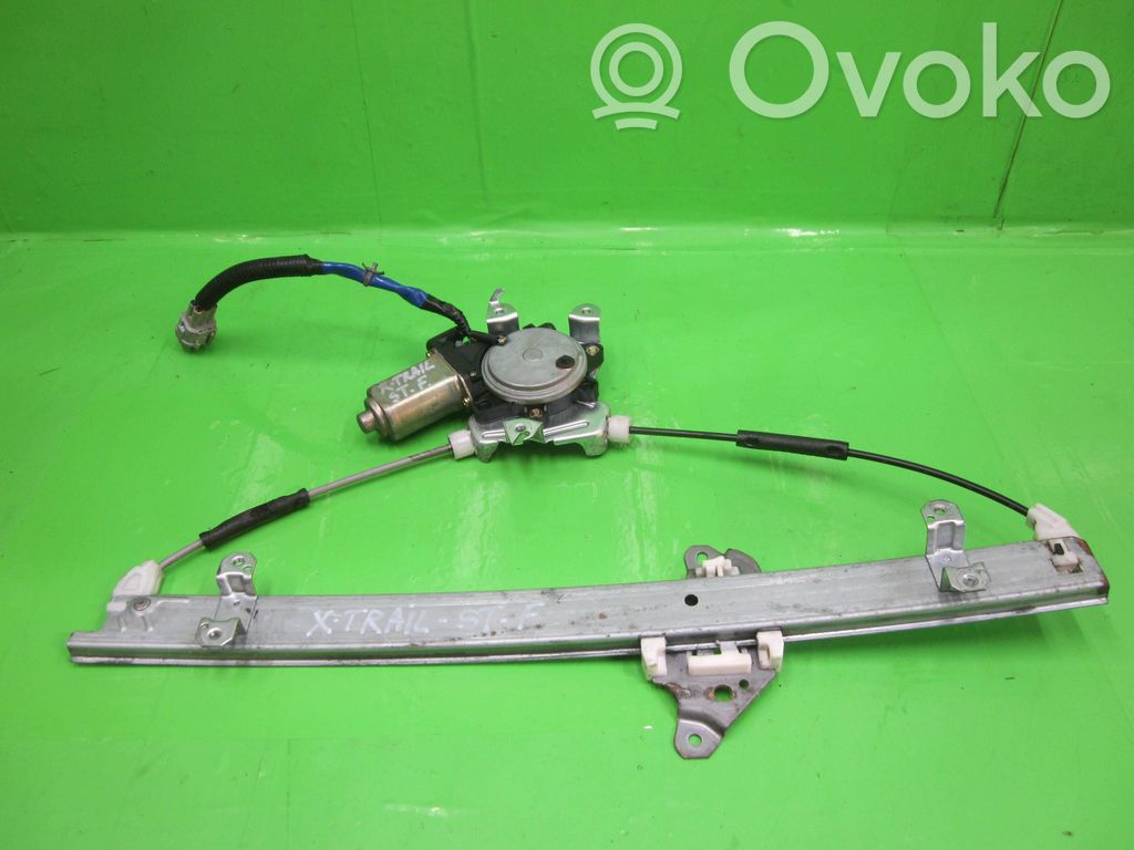 Nissan X-Trail T30 Front door window regulator with motor 