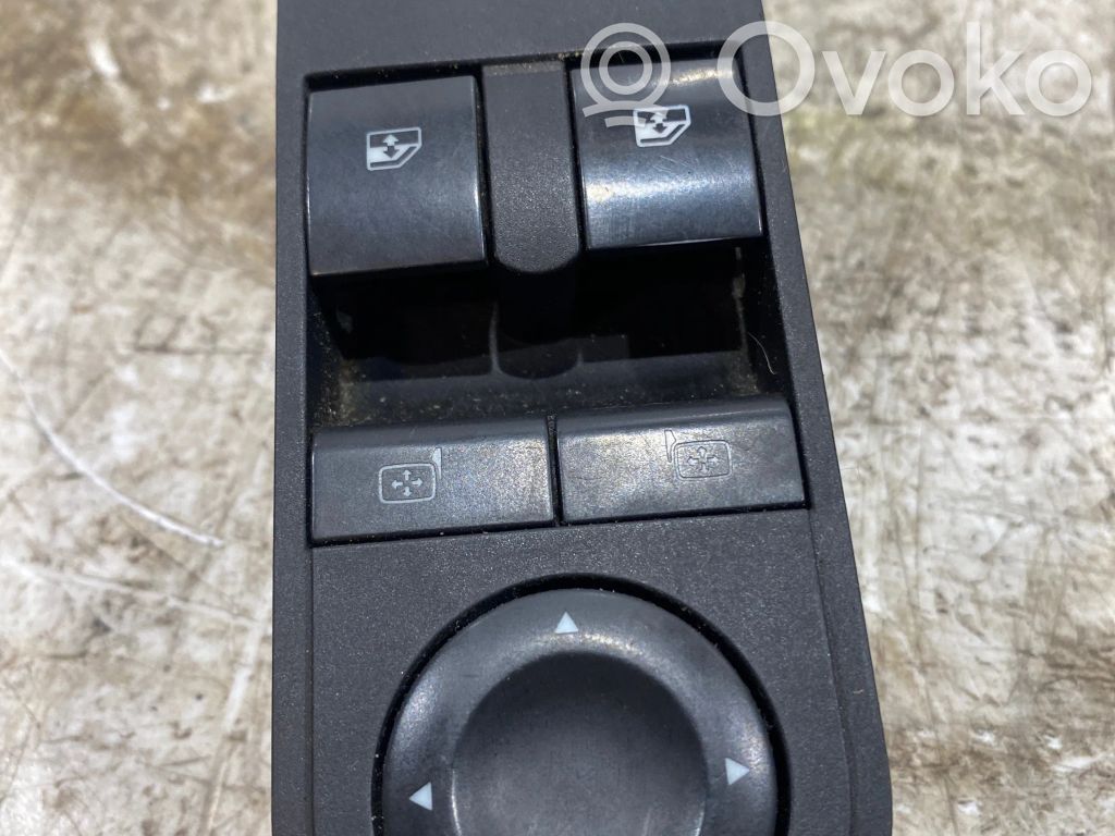 Opel Astra H Electric window control switch 
