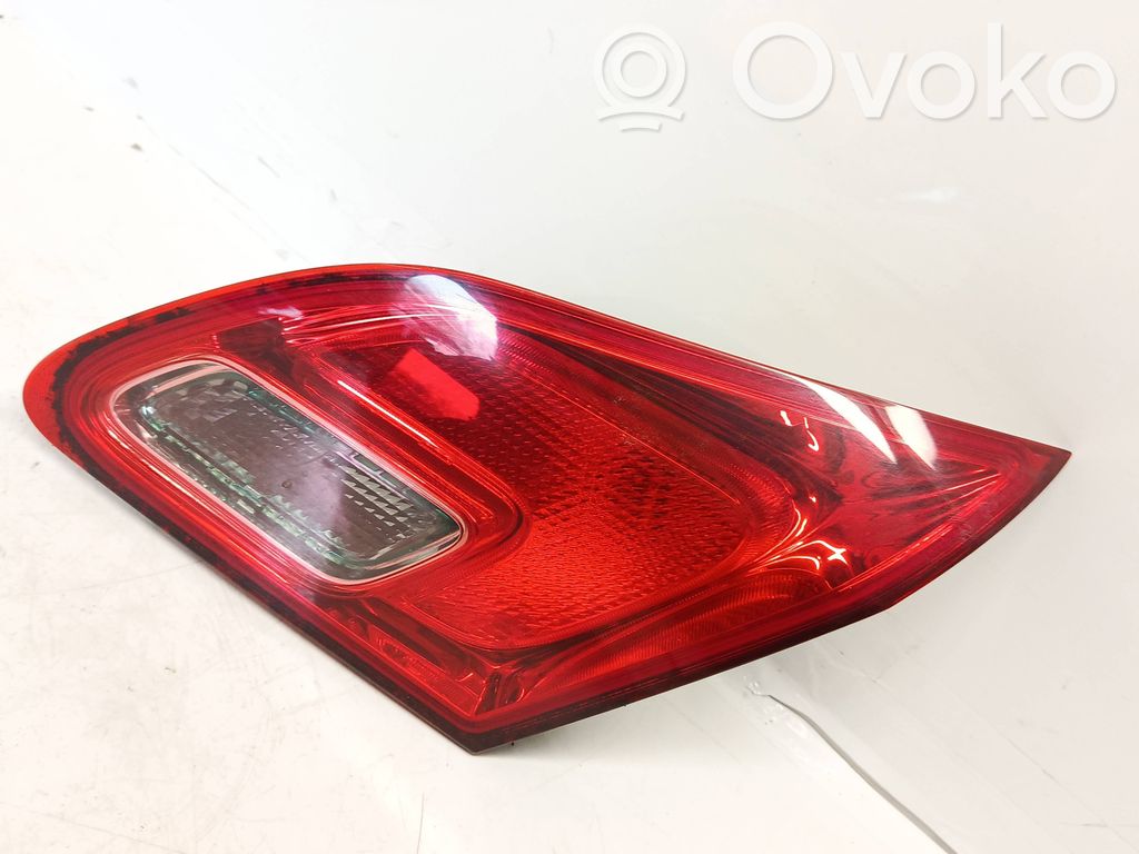 Opel Astra J Luci posteriori del portellone del bagagliaio 