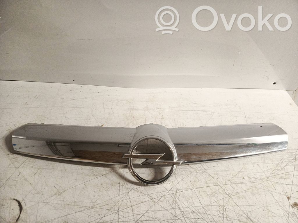 Opel Astra J Etusäleikkö 