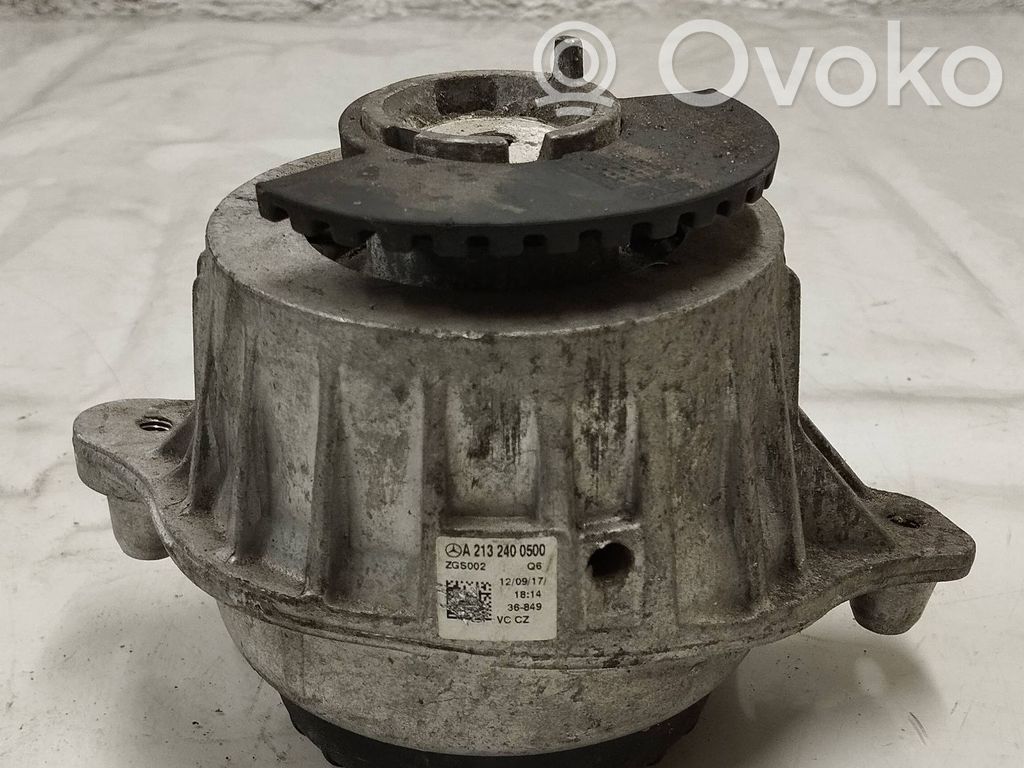 Mercedes-Benz E W213 Engine mount bracket 