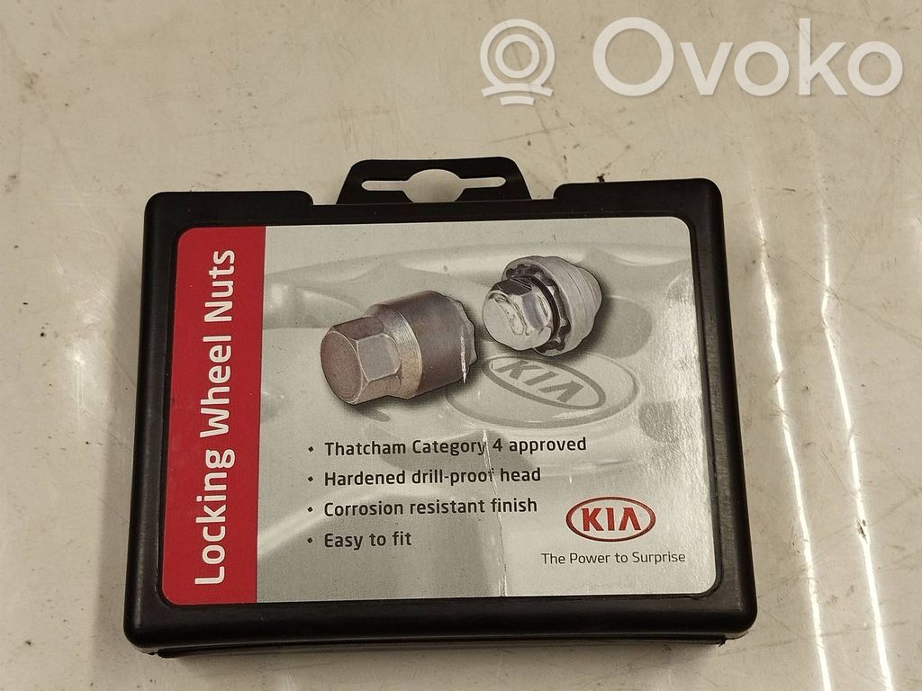 KIA Sportage Anti-theft wheel nuts and lock 