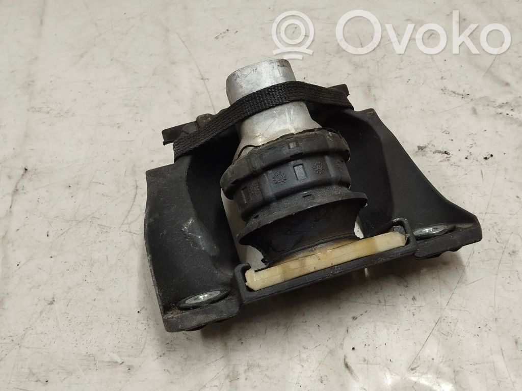 Engine mount bracket   32137494