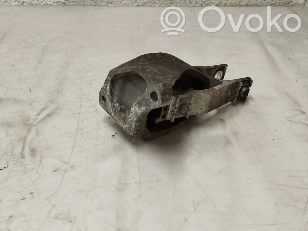 Volvo XC90 Engine mount bracket 