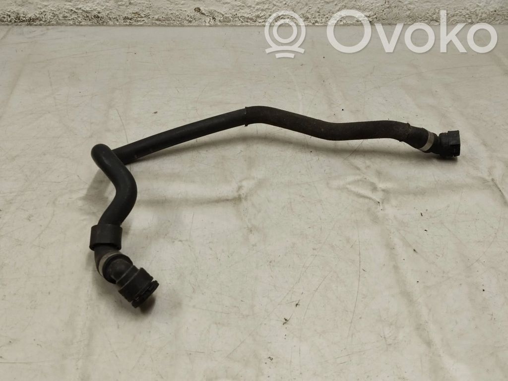 BMW 5 F10 F11 Moottorin vesijäähdytyksen putki/letku 