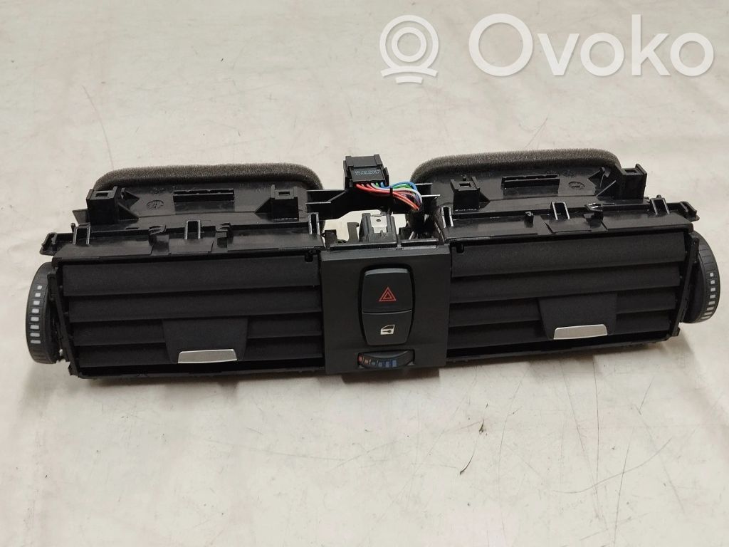 BMW 4 F32 F33 Dysze / Kratki środkowego nawiewu deski rozdzielczej 