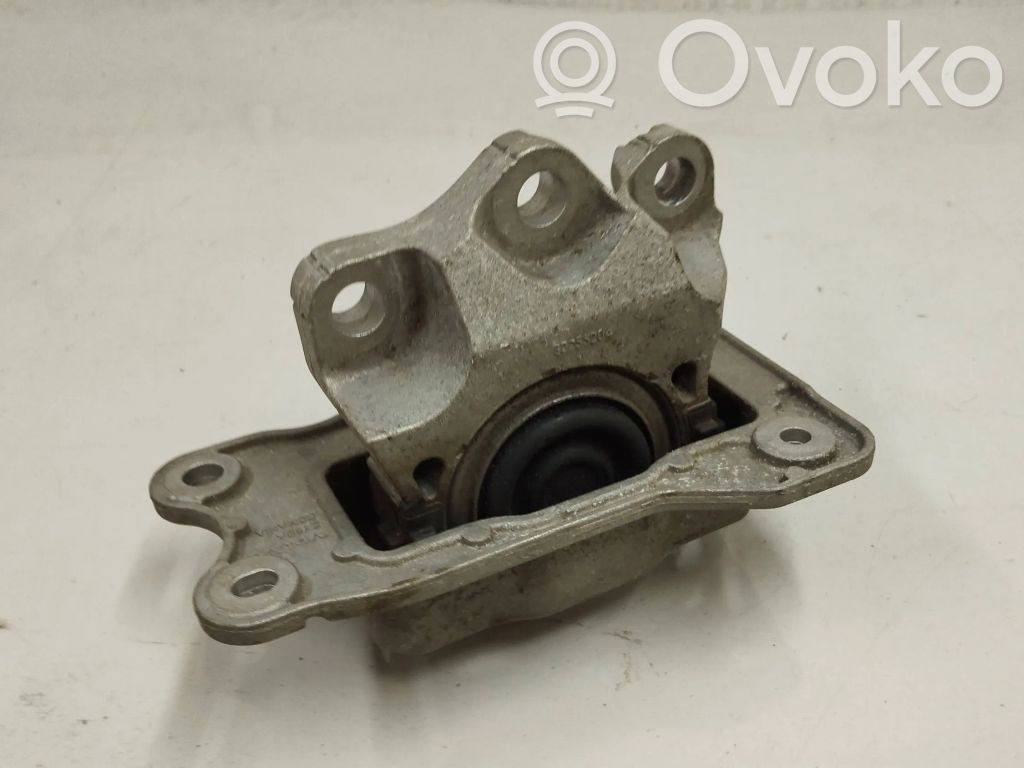 Volvo XC60 Engine mount bracket 