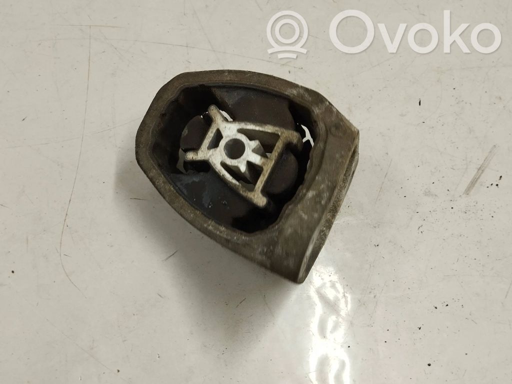 Volvo XC90 Engine mount bracket 