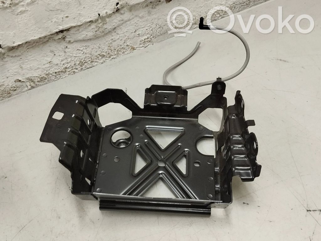 BMW i4 Battery bracket 