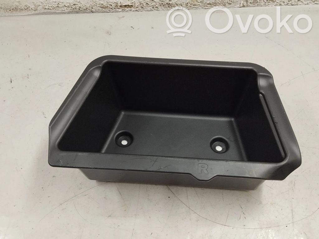 BMW i4 Kita bagažinės apdailos detalė 