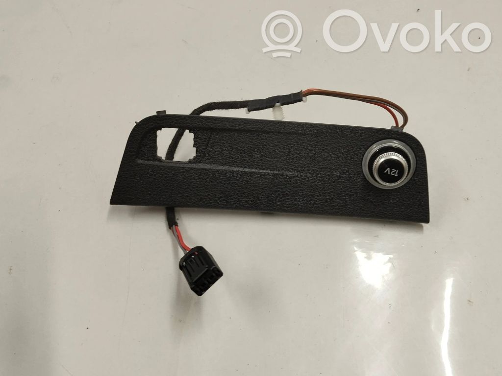 Audi Q2 - 12 V Socket (rear) 