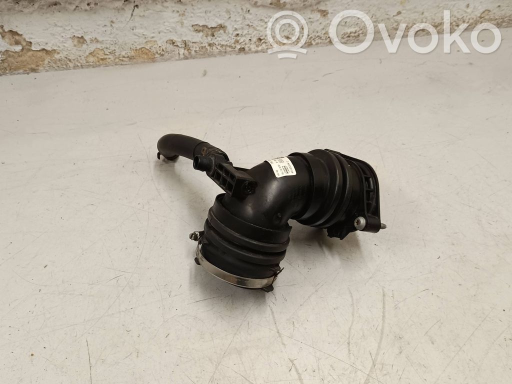 Audi Q8 Turboahtimen ilmanoton letku 