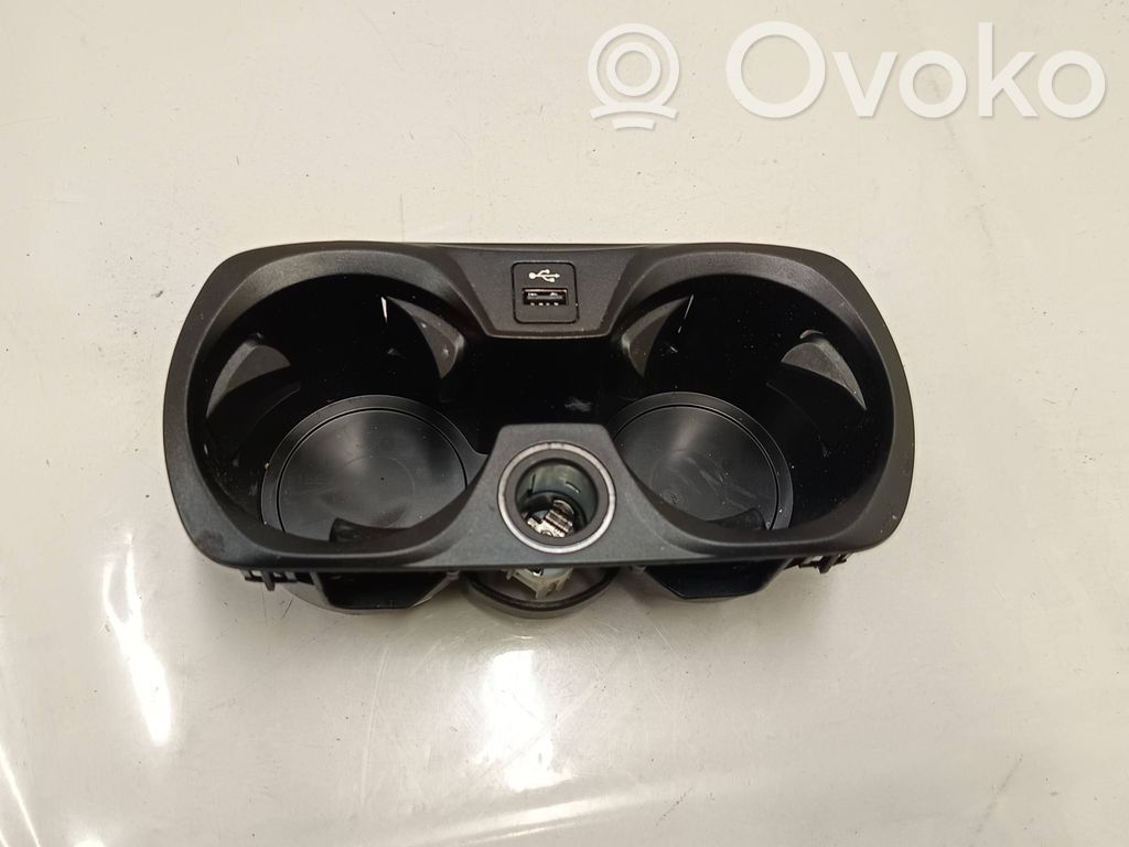 BMW i4 Cup holder front 