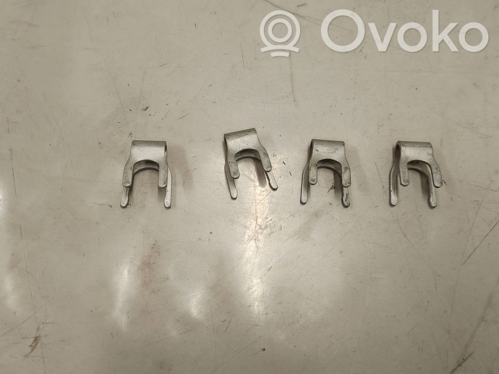 Mercedes-Benz A W176 Sprauslas turētājs/pleciņš 