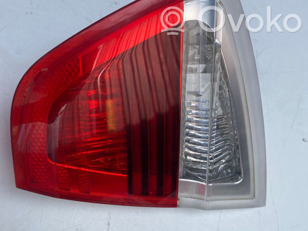 BMW 3 E90 E91 Aizmugurējais lukturis pārsegā 