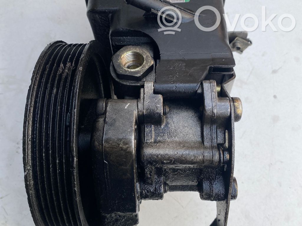 Power steering pump   LH2110936,6759212