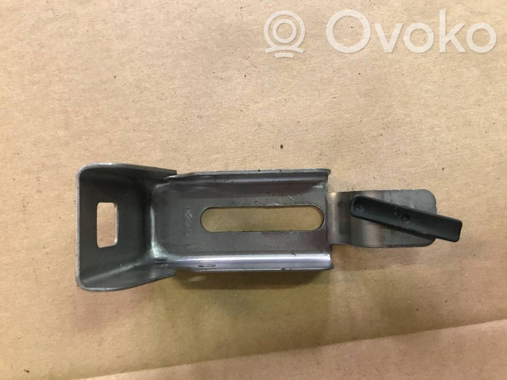 BMW 2 F45 Fender mounting bracket 