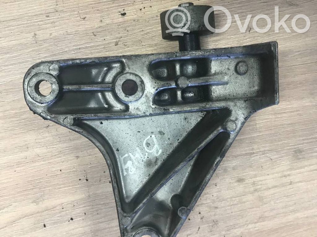 BMW 5 F10 F11 Łapa / Mocowanie silnika 