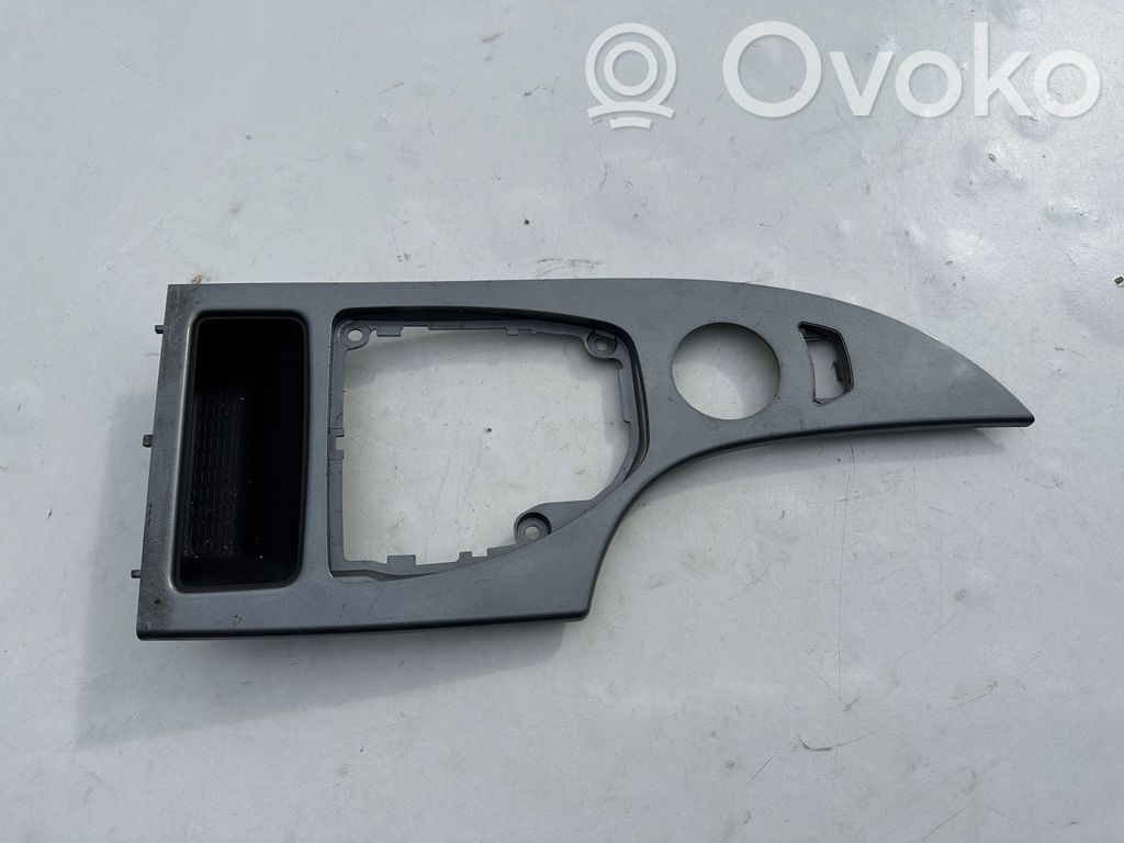 BMW 5 E60 E61 Pavarų perjungimo svirties apdaila (plastikinė) 
