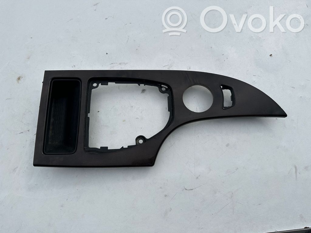 BMW 5 E60 E61 Pavarų perjungimo svirties apdaila (plastikinė) 