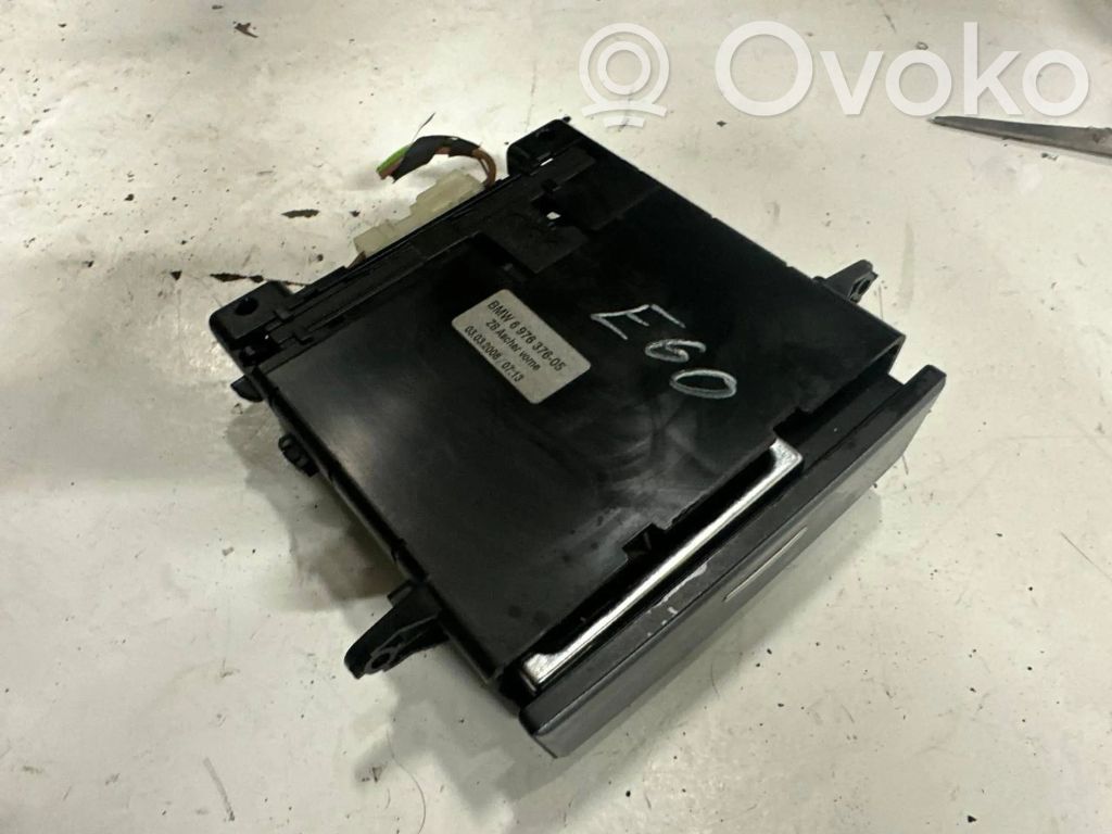 Car ashtray   6976376,03032008