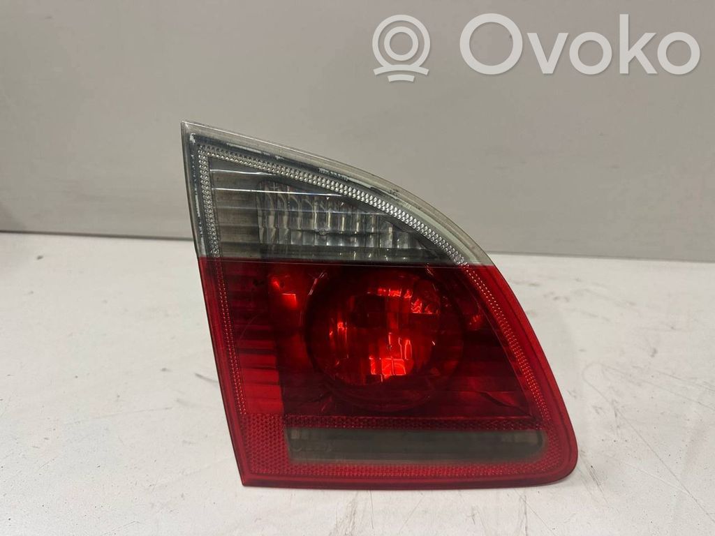 BMW 5 E60 E61 Aizmugurējais lukturis pārsegā 