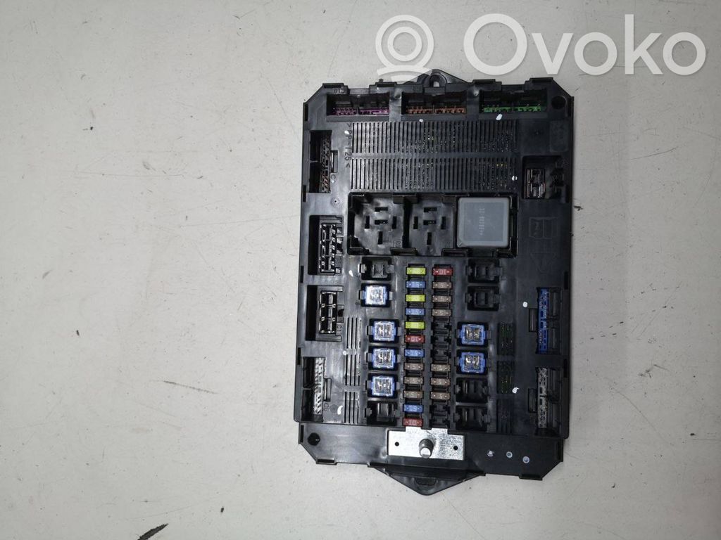 Jaguar XF X250 Fuse module 