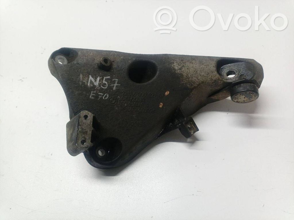 Engine mounting bracket   6790021