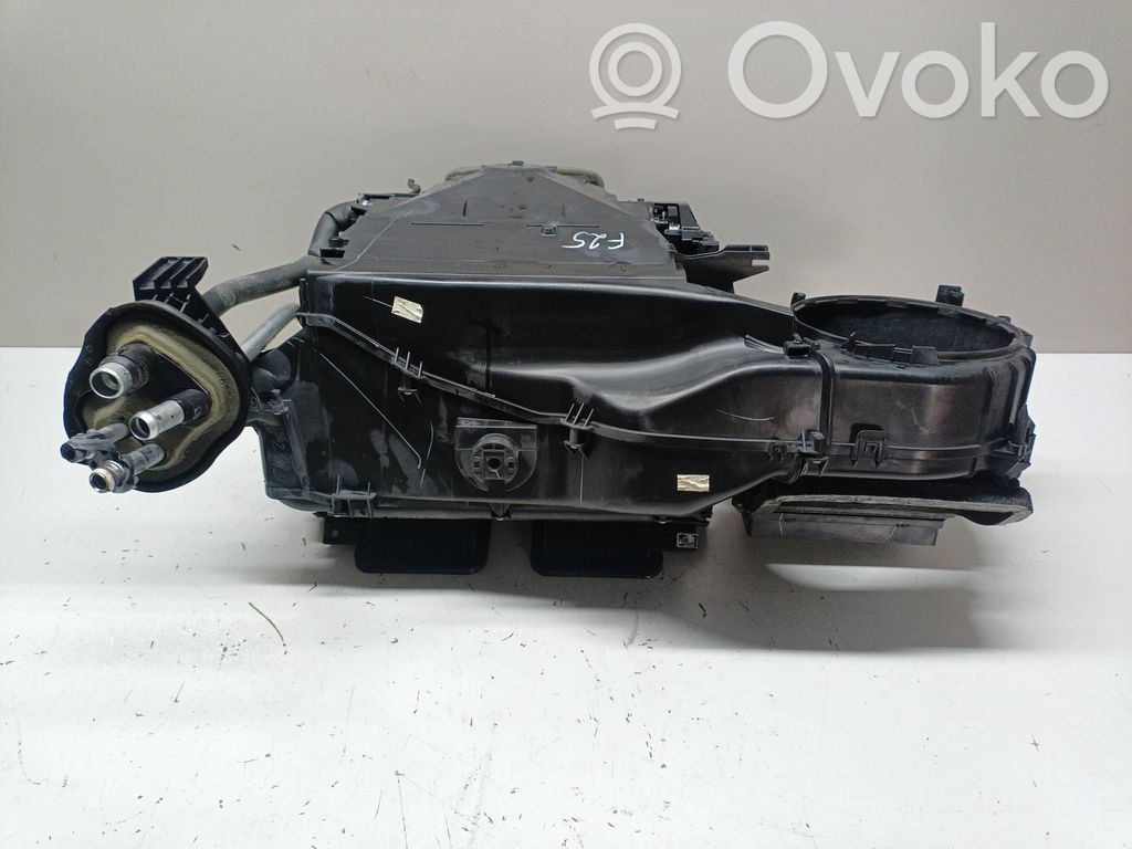 BMW X3 F25 Obudowa nagrzewnicy 