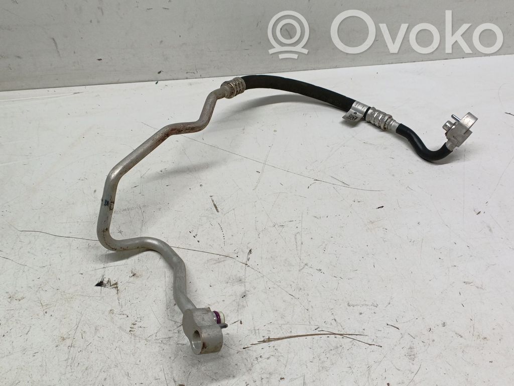 BMW X1 F48 F49 Ilmastointilaitteen putki (A/C) 
