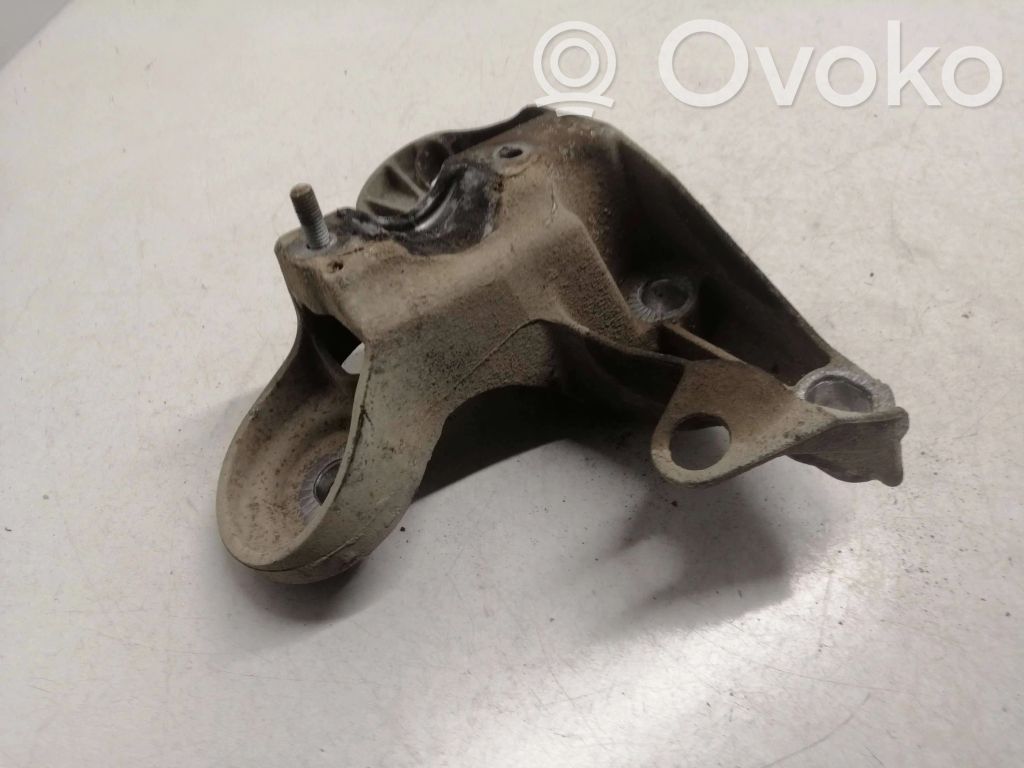 Engine mounting bracket   8D0199351H