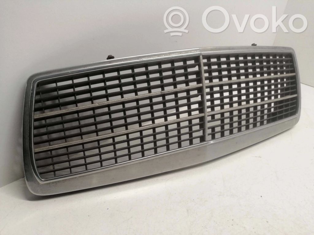 Mercedes-Benz E W210 Atrapa chłodnicy / Grill 