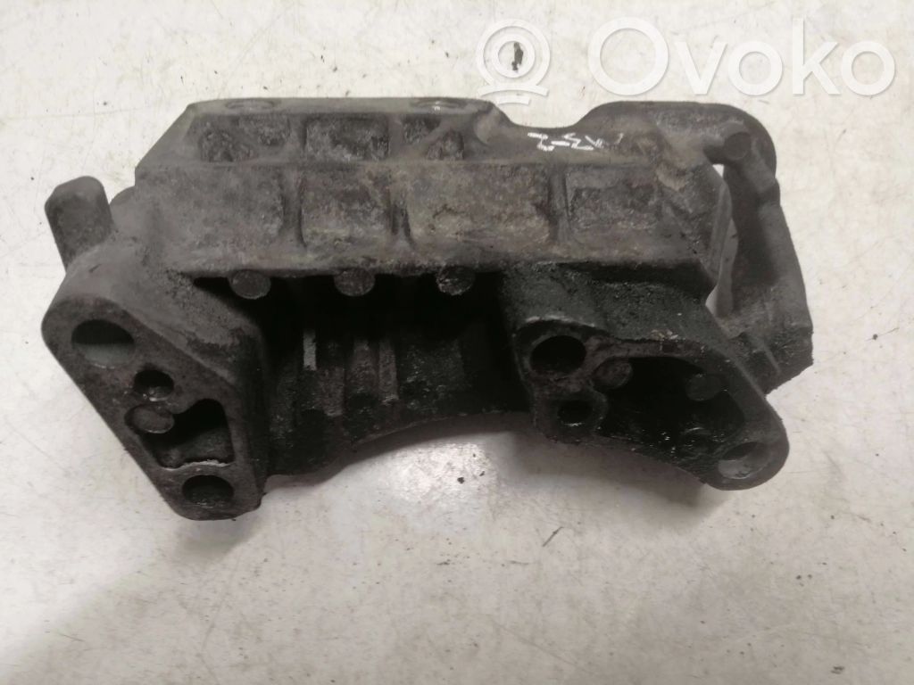 Mazda 3 I Engine mounting bracket 