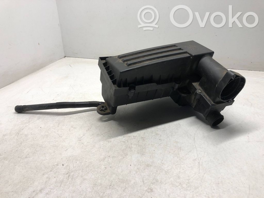 Volkswagen PASSAT B6 Obudowa filtra powietrza 