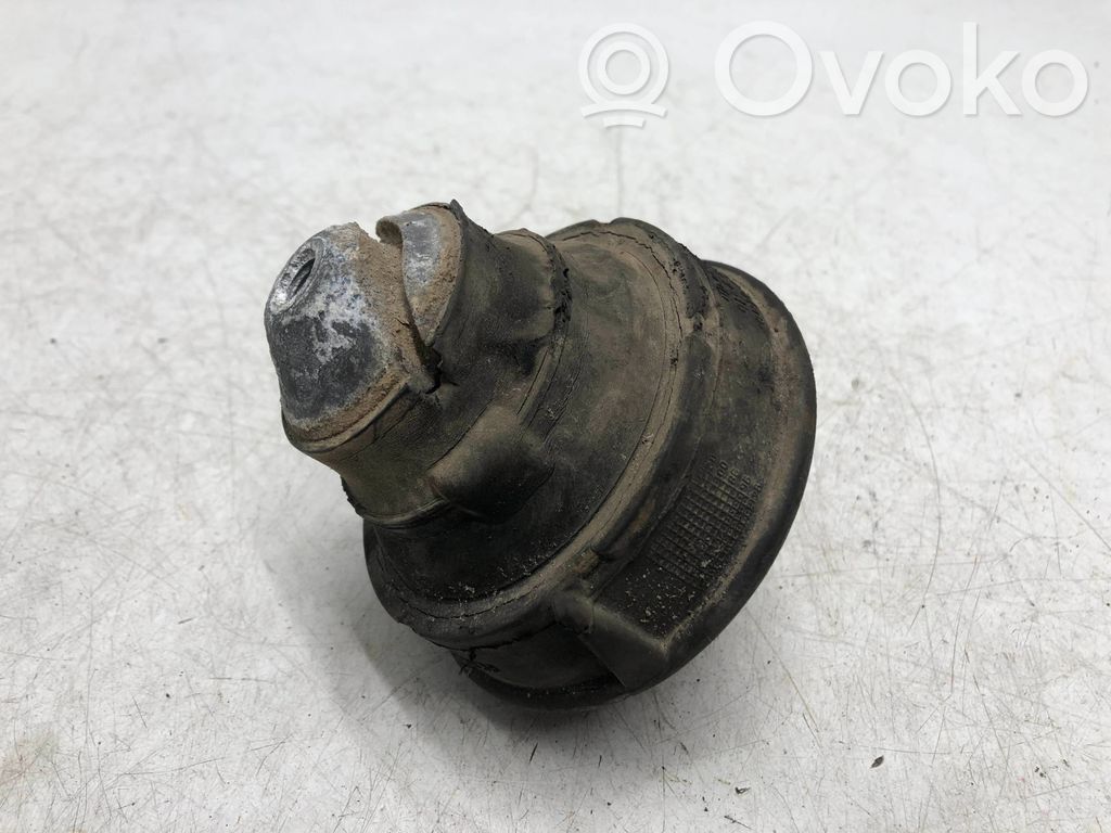 Volvo S70  V70  V70 XC Engine mount bracket 