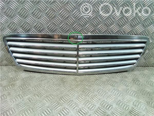 Mercedes-Benz C AMG W203 Grilă capotă 