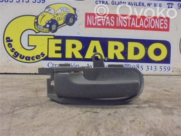 Manecilla interna puerta delantera