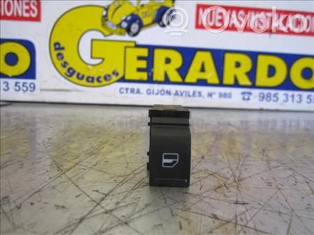 Volkswagen Tiguan Electric window control switch 