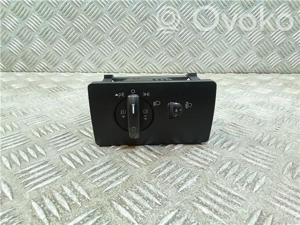 Comutator lumini   1S7T13A024BB