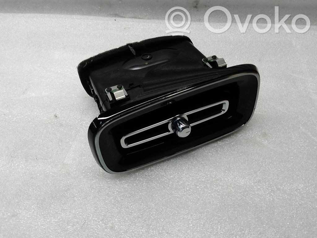 Volvo XC40 Dysze / Kratki środkowego nawiewu deski rozdzielczej 