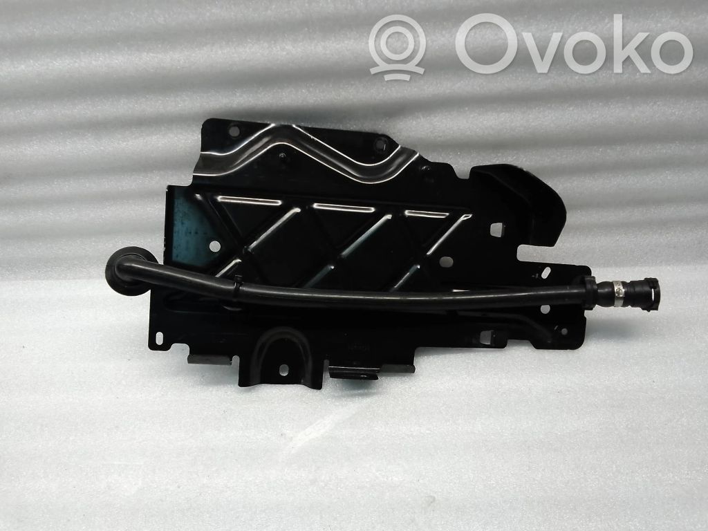 Volvo XC60 Akun kiinnike 
