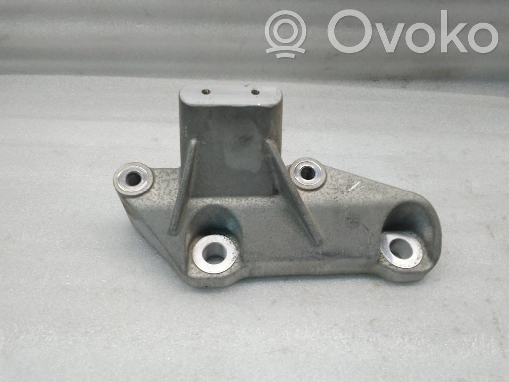Engine mounting bracket   31686306,A1S112