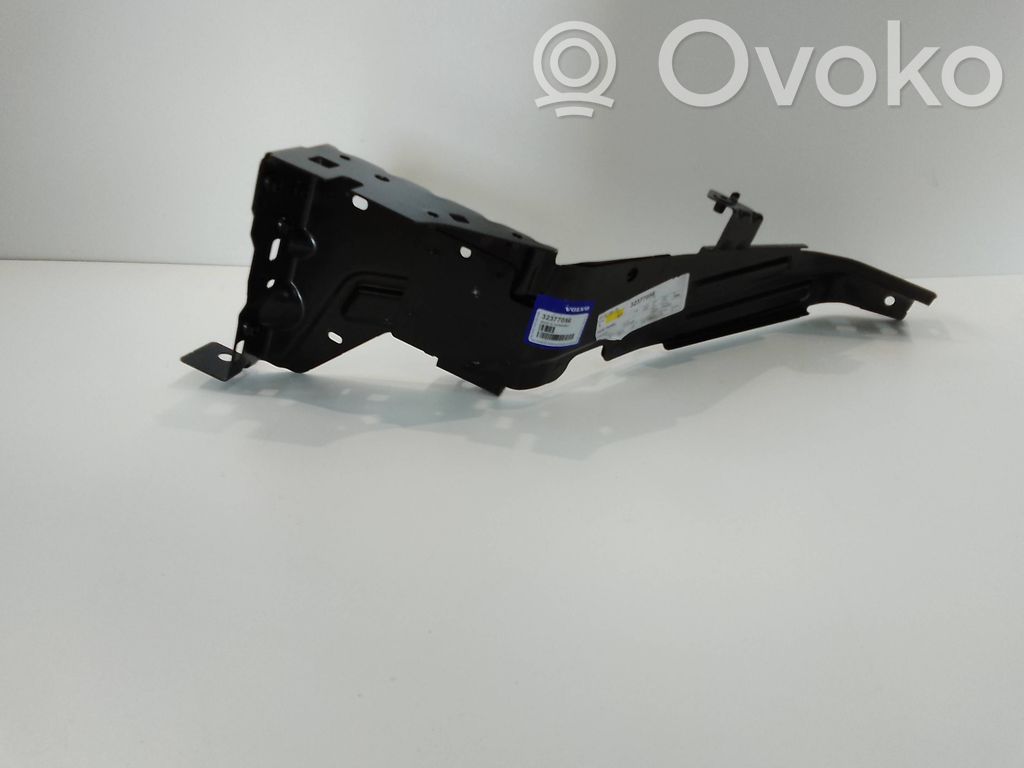 Volvo XC40 Ylempi jäähdyttimen ylätuen suojapaneeli 