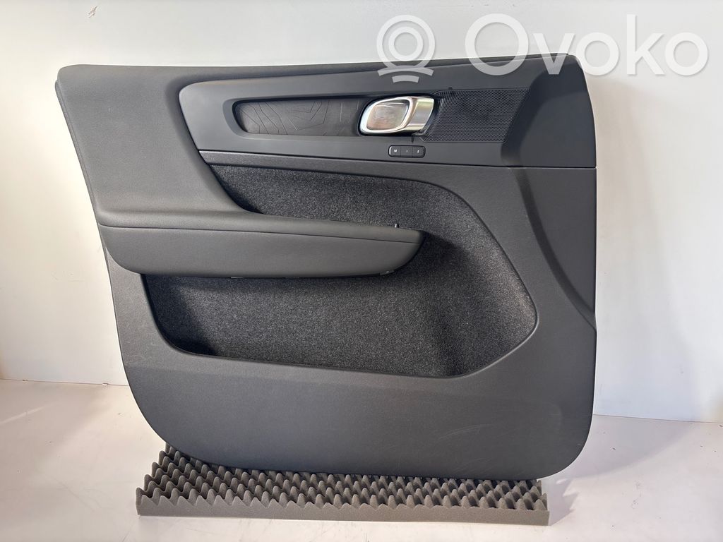 Volvo XC40 Boczki / Poszycie drzwi przednich 