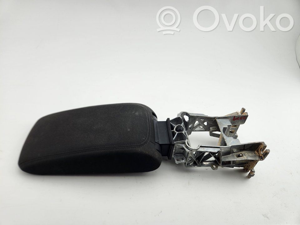 Audi Q2 - Armrest 