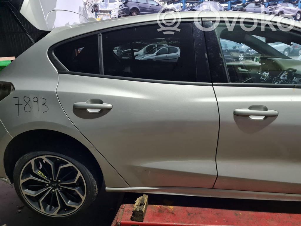 Galinės durys   JX7BA24704AC