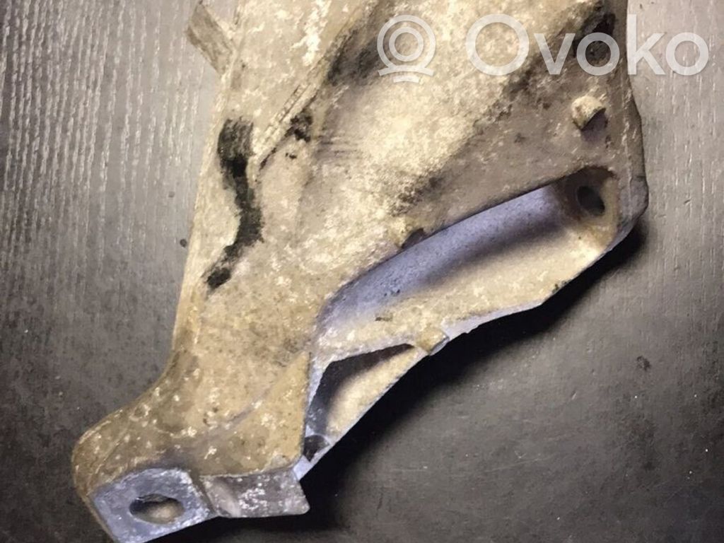 BMW 3 E90 E91 Engine mounting bracket 
